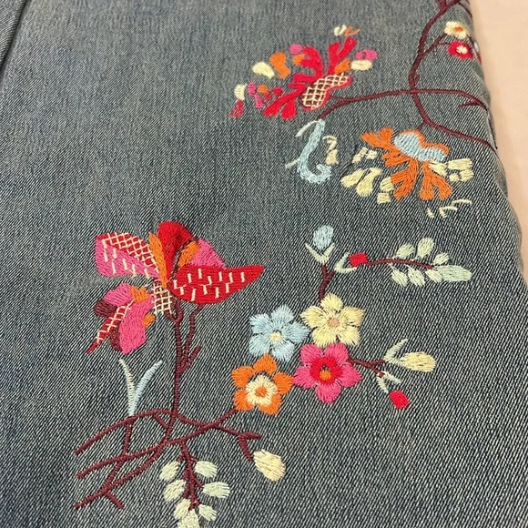 Cache Blue Flare & Wide Leg‎ Jeans with Floral Embroidery Size 8 Flare & Wide Leg